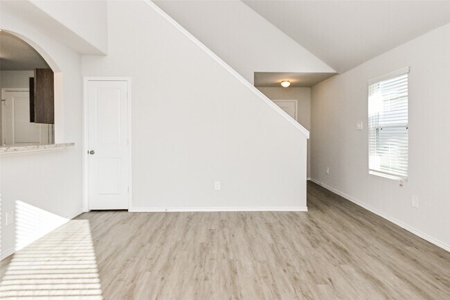 Building Photo - 4911 Sweet Chestnut Ln