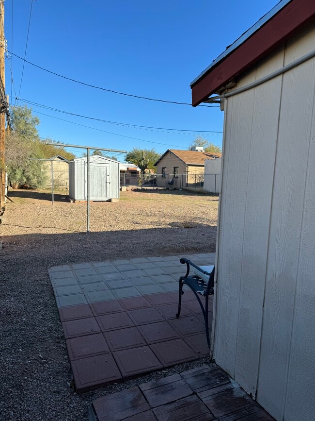 Building Photo - 239 S Cherry Ave