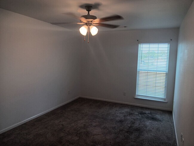 Building Photo - Cozy New 3 Bedroom Townhome in Carl Junction!