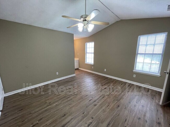 Building Photo - 372 Riverbrook Trail