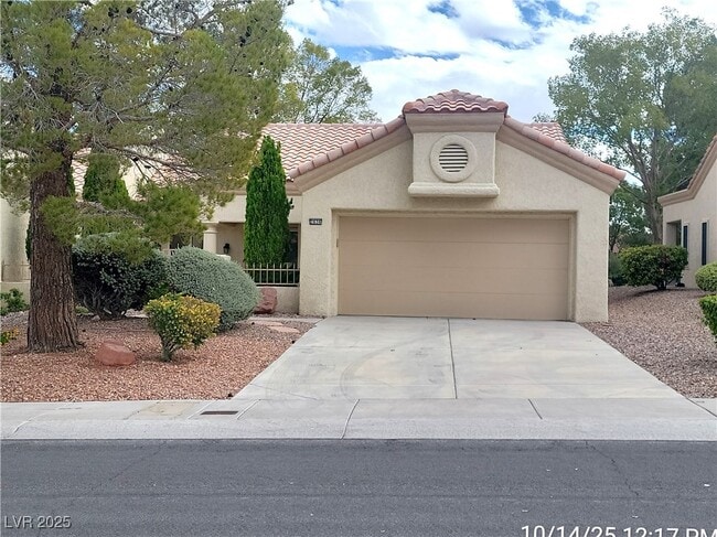Primary Photo - 2636 Highvale Dr
