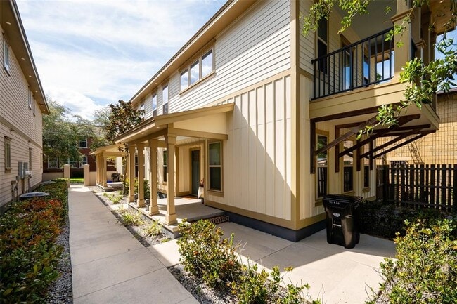 Building Photo - 711 NW 10th St