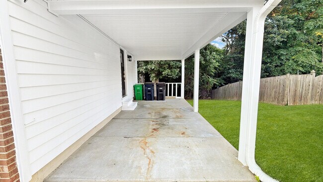 Building Photo - 2302 Old Fort Hills Dr