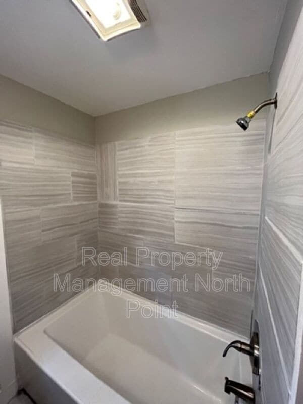 Building Photo - 456 Birney St NE