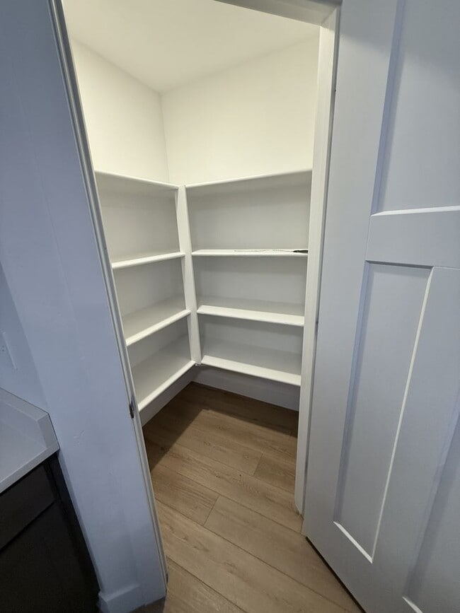 Building Photo - Spacious 3-Bedroom Upper-Level Home in Gra...