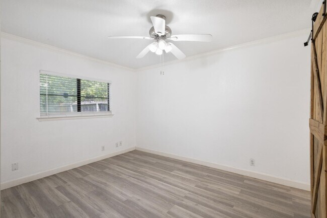 Building Photo - 4003 Sunrise Creek Dr