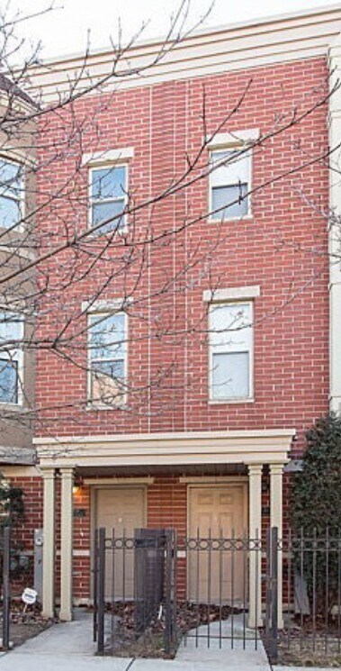 Primary Photo - 719 W Evergreen Ave