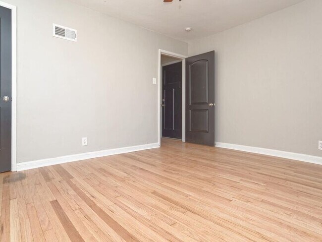 Building Photo - 6953 Chippewa St