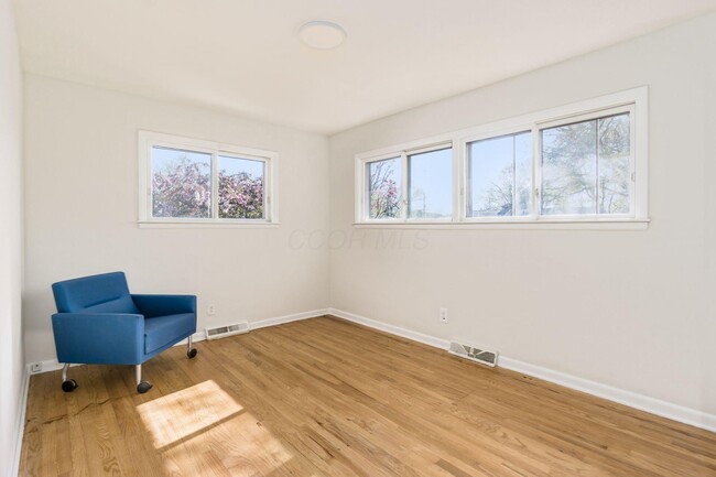 Building Photo - 4230 Eastlea Dr