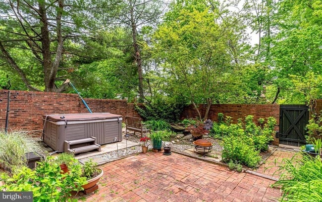 Building Photo - 6014 Stoneygate Ct