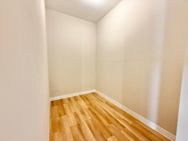 Building Photo - 516 Vivian Lee Ln