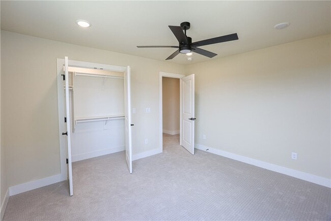 Building Photo - 970 Moksha St