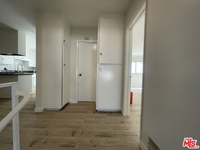 Building Photo - 525 S Osage Ave