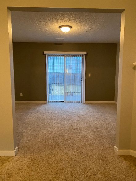 Building Photo - 2709 Crownpoint Dr