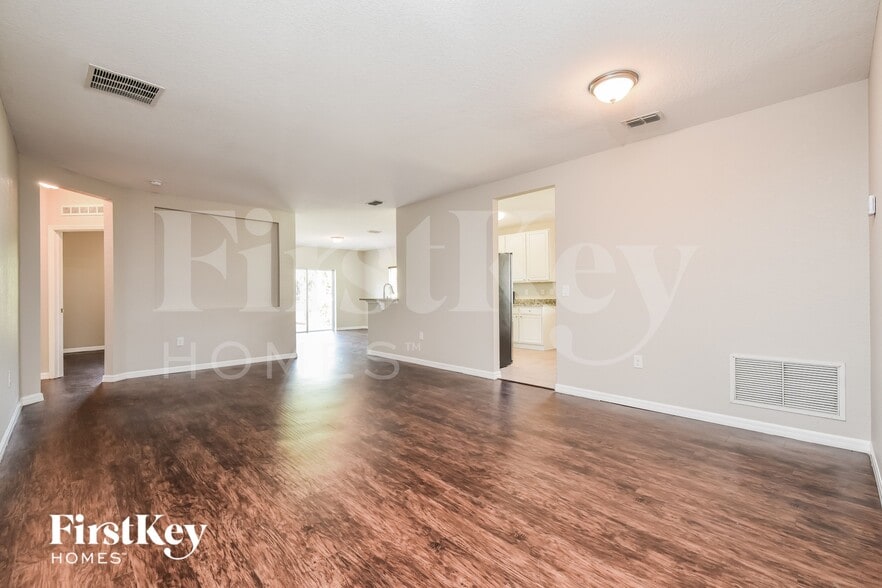 Building Photo - 3379 Toluca Terrace