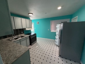 Building Photo - 102 Melvin Dr