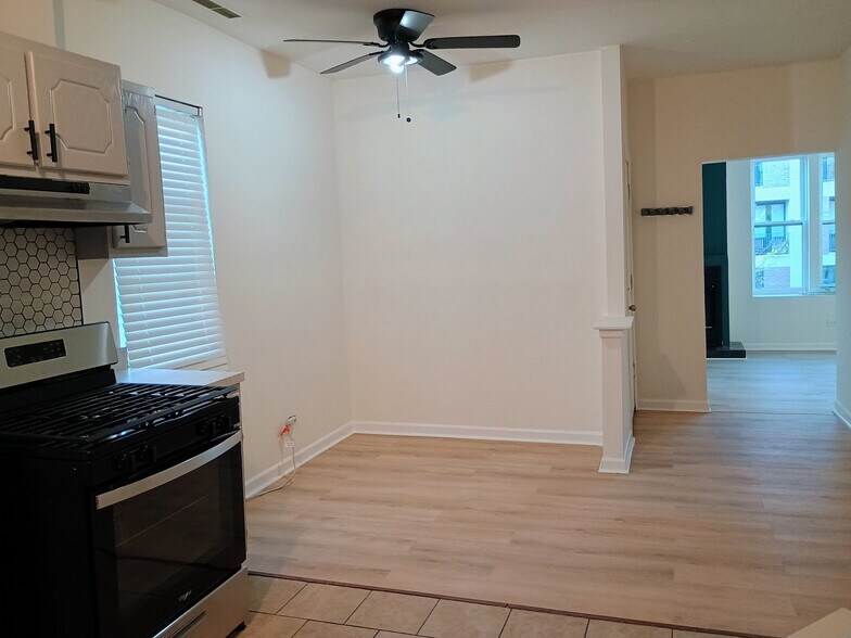 Building Photo - 2517 W Division St