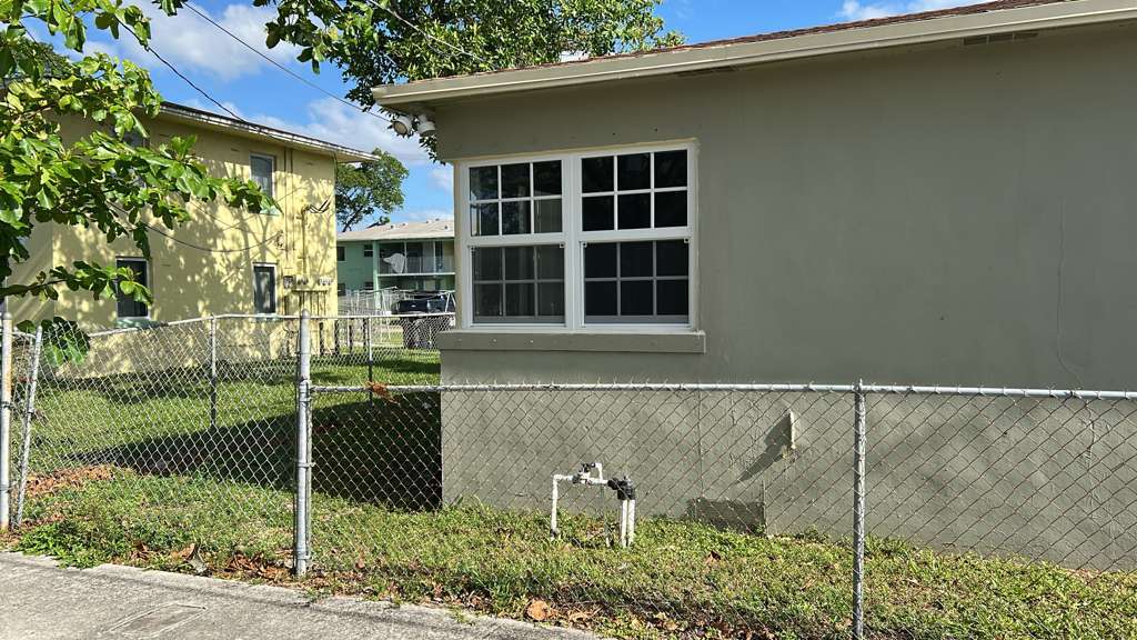 Building Photo - 2205 A E Isaacs Ave