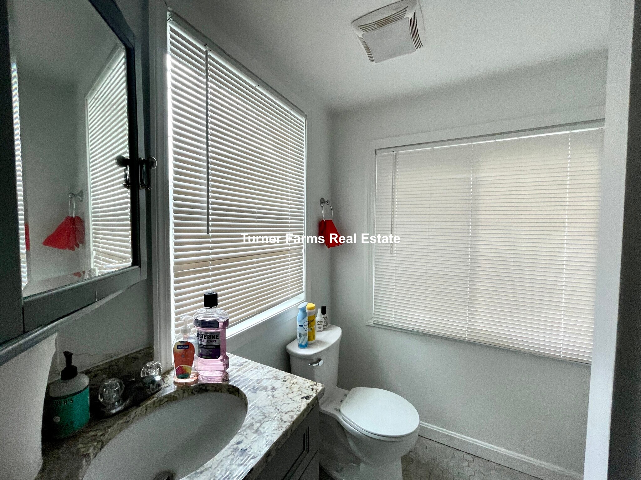 Building Photo - 48 Derby St