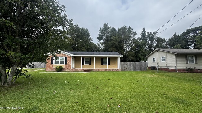 Building Photo - 112 Shamrock Dr
