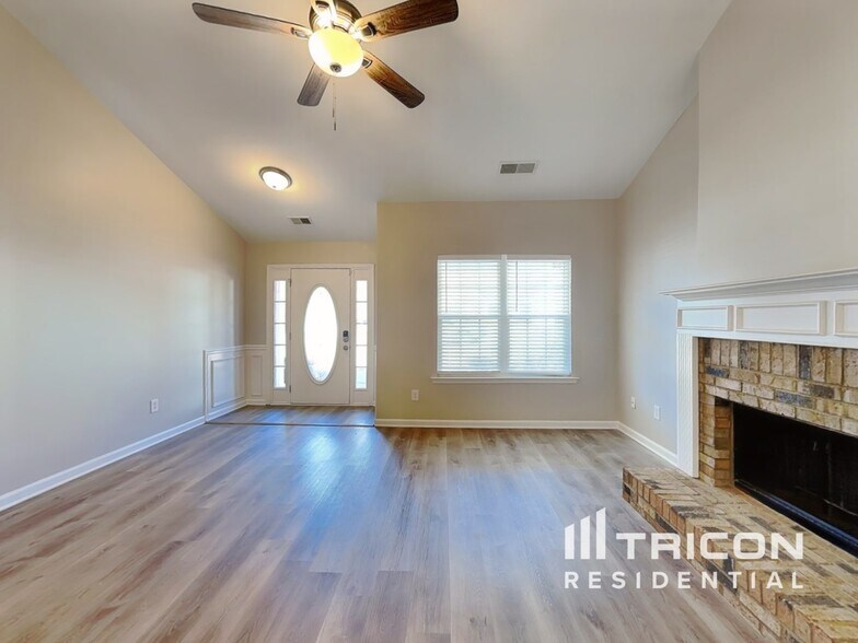 Building Photo - 190 Red Hawk Dr