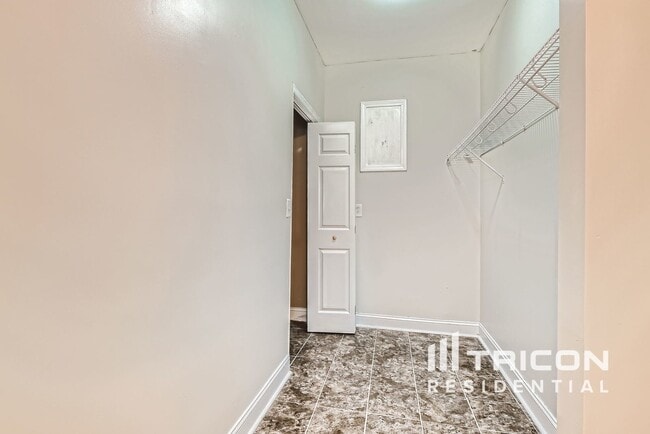 Building Photo - 3768 Lake Haven Way