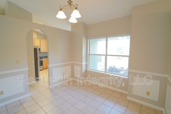 Building Photo - 1908 Wagon Wheel Cir E