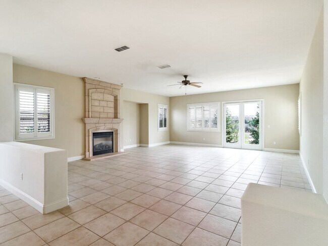 Building Photo - Beautiful custom home in The Promontory in...