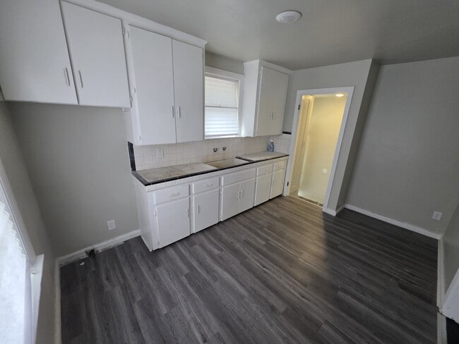 Building Photo - 15825 Fairmount Dr