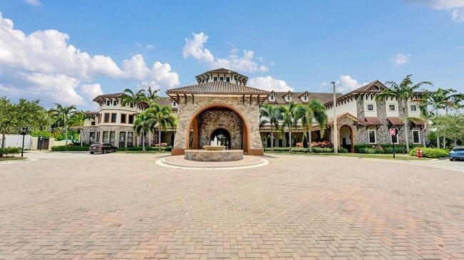 Building Photo - 9595 Town Parc Cir N