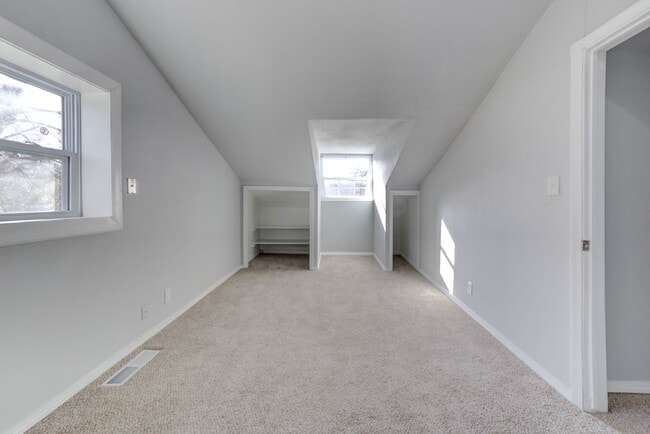 Building Photo - Stunning 4 Bed 3 Bath Home on Quiet Street!