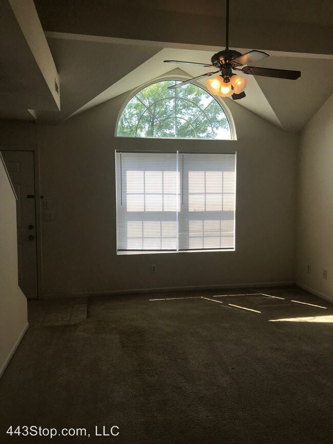 Building Photo - 3204 Dove Dr