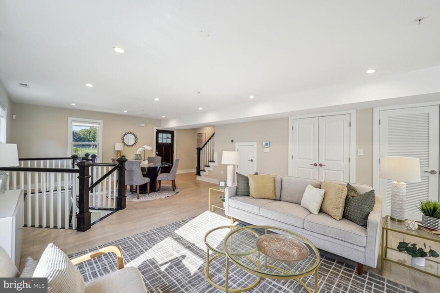 Building Photo - 901 Lawrence St NE