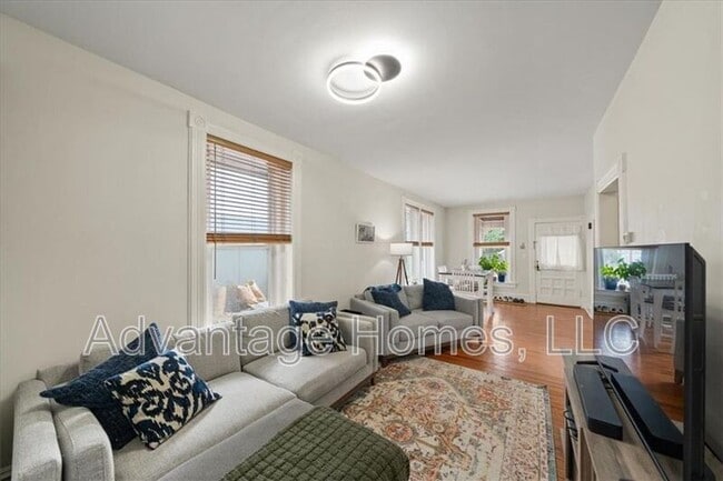 Building Photo - 4523 Wyoming St