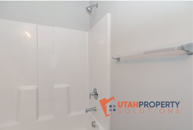 Building Photo - 982 W 380 S