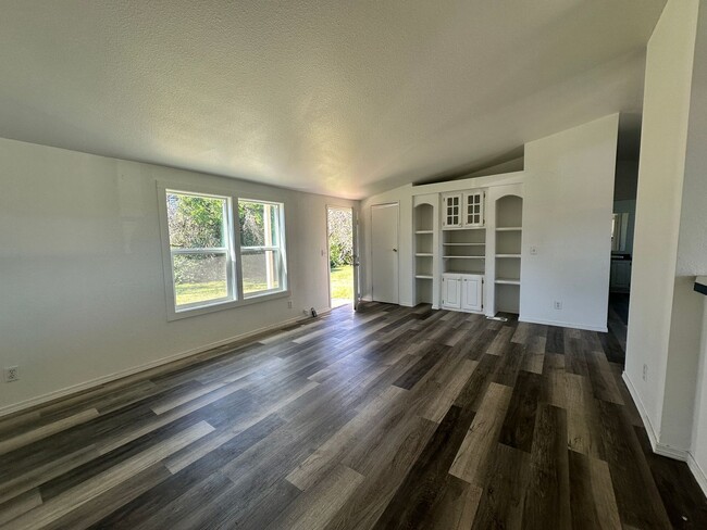 Building Photo - 4655 NE Elliott Cir