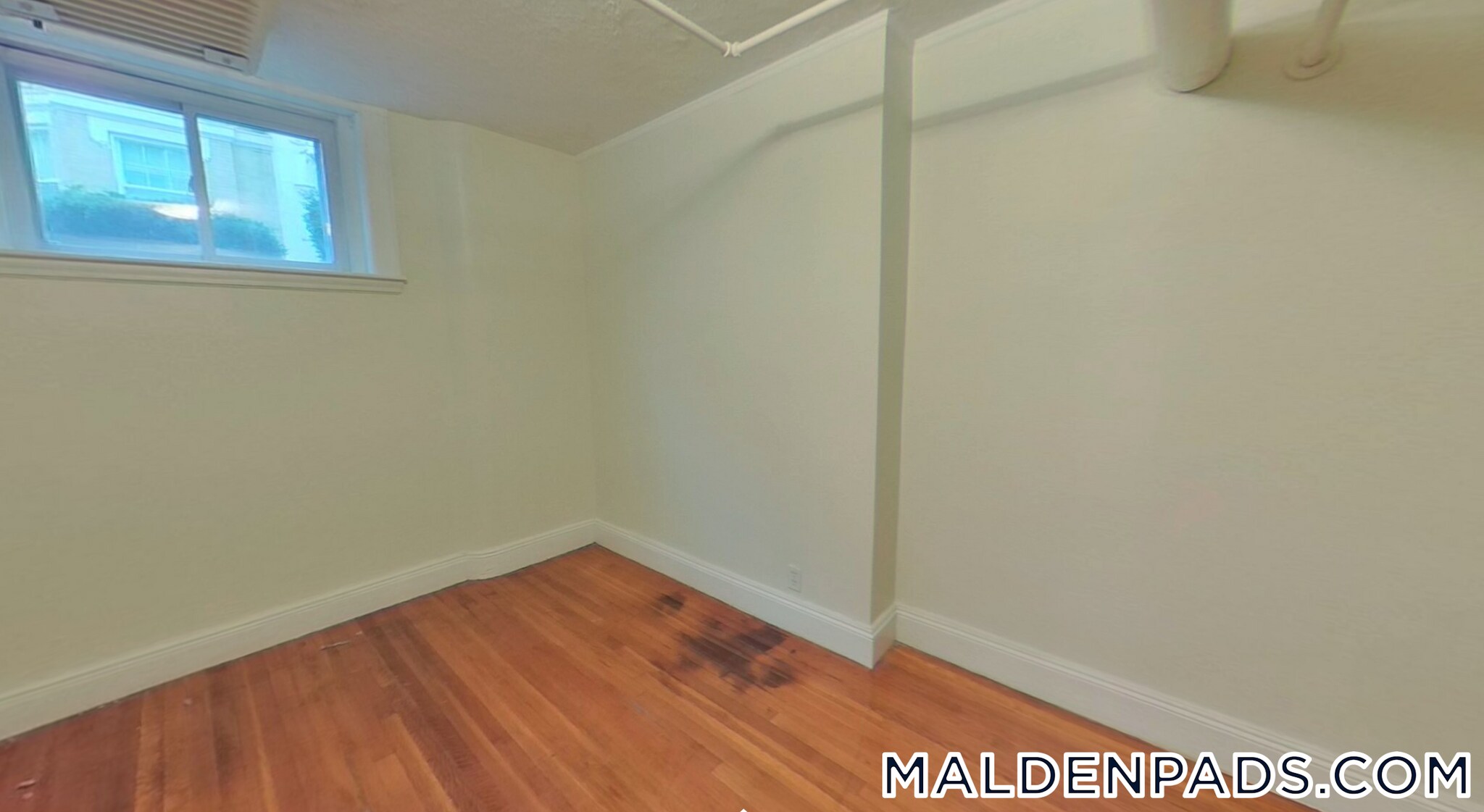 Building Photo - 94 Maple St