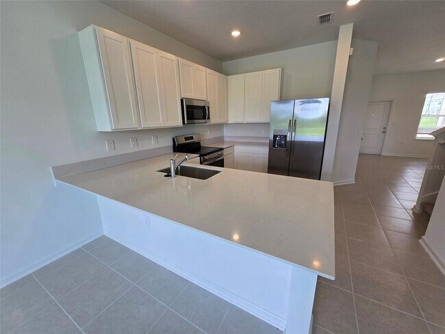 Building Photo - 3070 Chantilly Dr