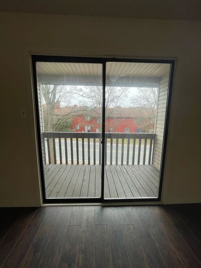 Building Photo - Recently updated Laurel Springs 2 bedroom ...