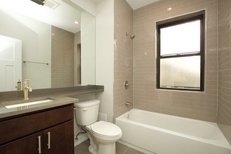 Building Photo - 1005 Crain St