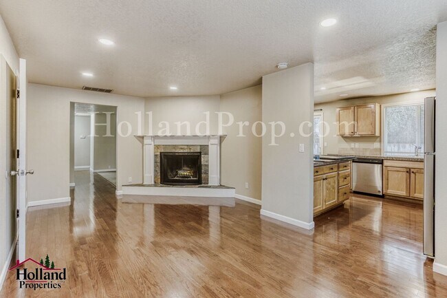 Building Photo - Beautiful Single-Level Hillsboro Home with Spacious Fenced Yard!