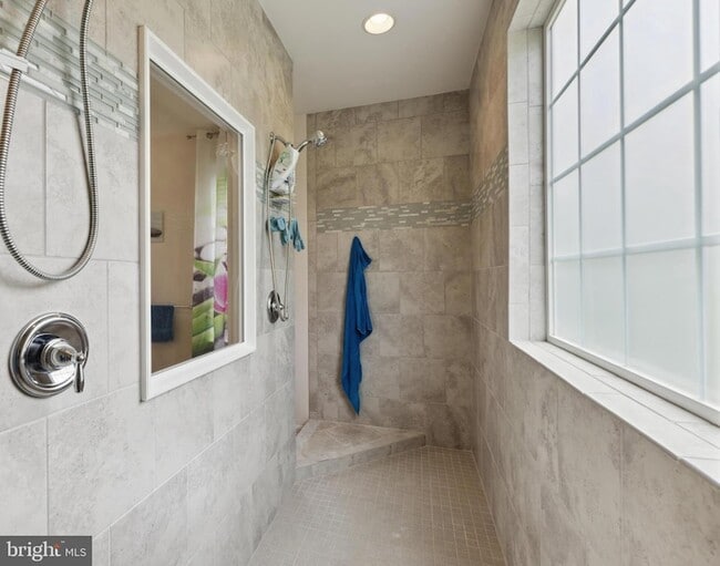 Building Photo - 2201 Monticello Ct