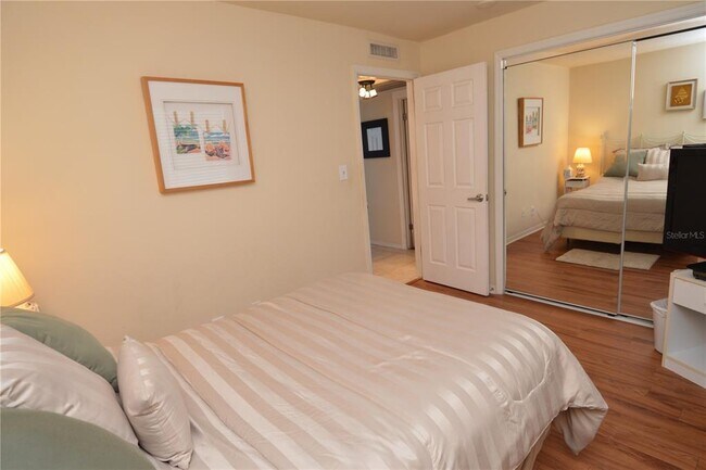 Building Photo - 5245 Coquina Key Dr SE