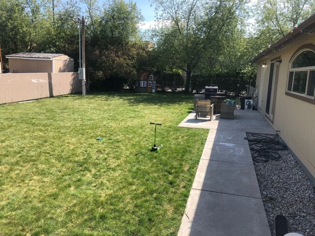 Building Photo - Hellgate Elementary School Area - 3 Bed, 2 Bath, Garage and a Fenced Yard