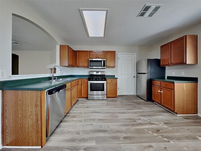 Building Photo - 228 Fall Creek Dr