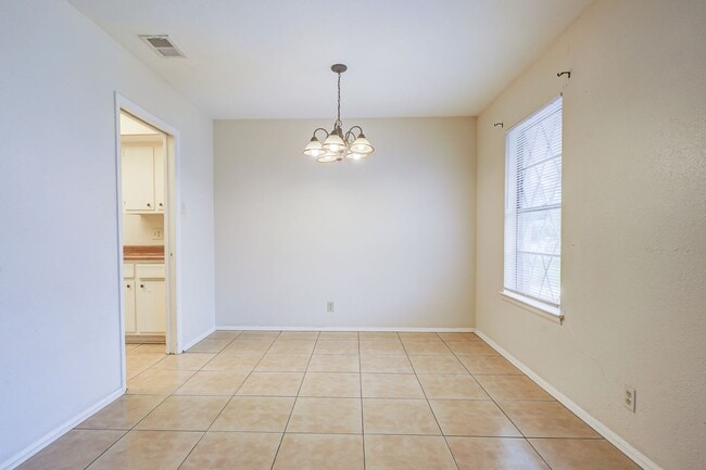 Building Photo - 206 Meadow Path Dr