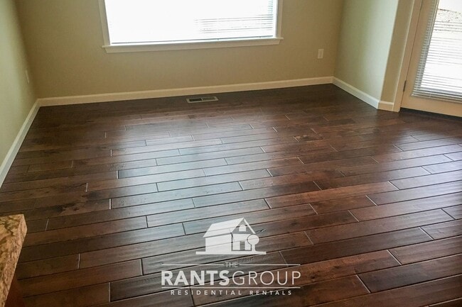 Building Photo - 4-Bedroom Home in Campus Peak – Spacious L...