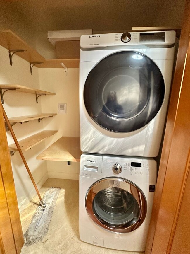 Building Photo - 3 Bedroom 2 Bath House