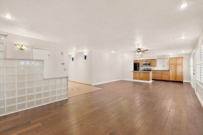 Building Photo - 6500 Martin Ct NE