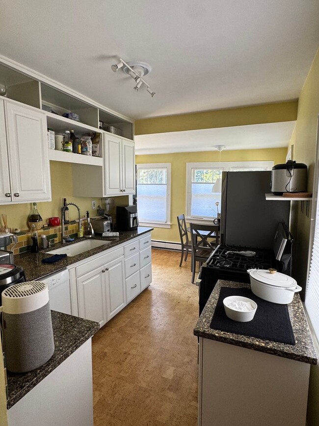 Building Photo - Gorgeous Single Family Home In Bryn Mawr - Available 8/15!